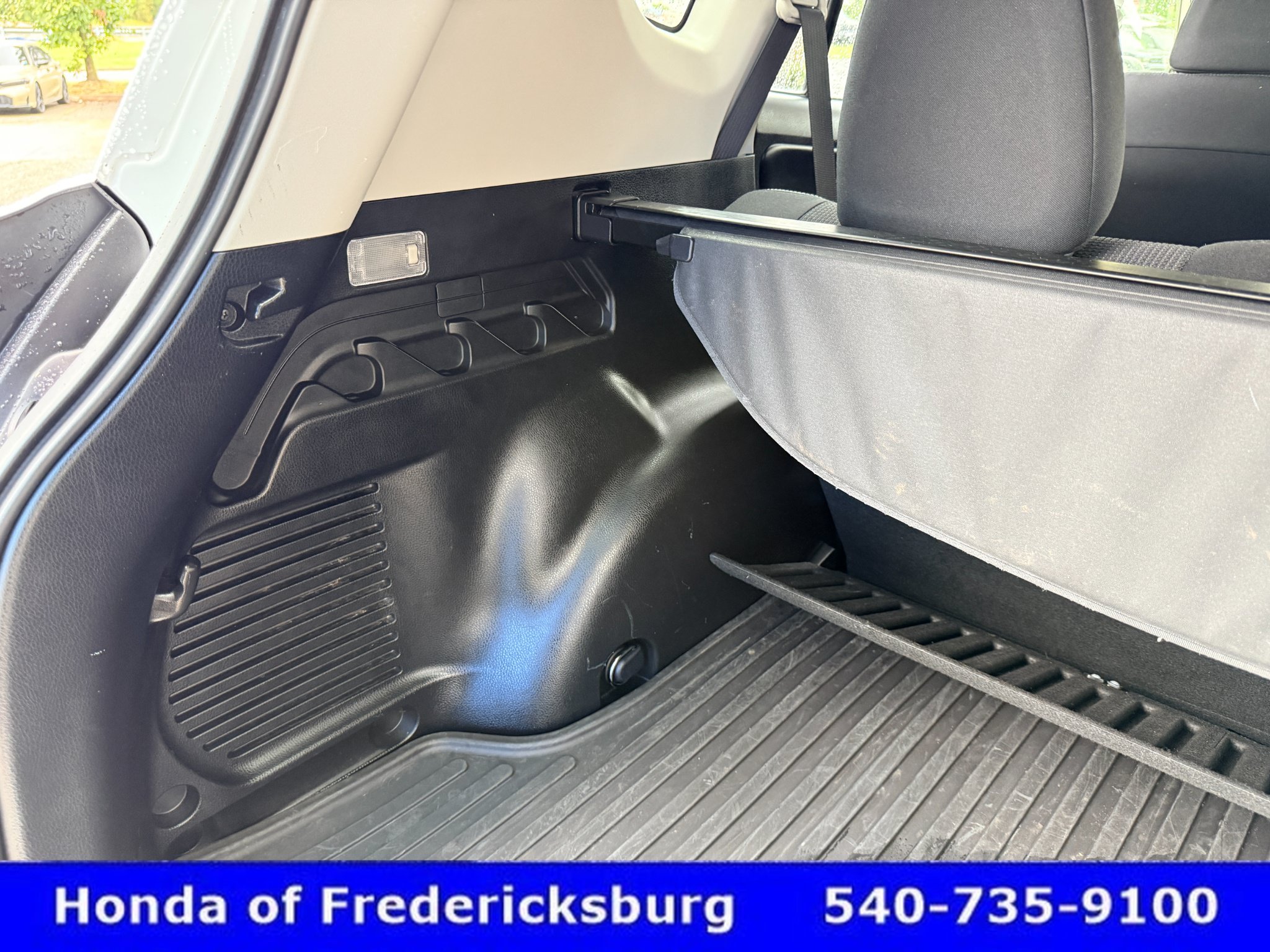 Used 2018 Toyota RAV4 XLE w/ Plus Extra Value Package AWD/4WD image 22