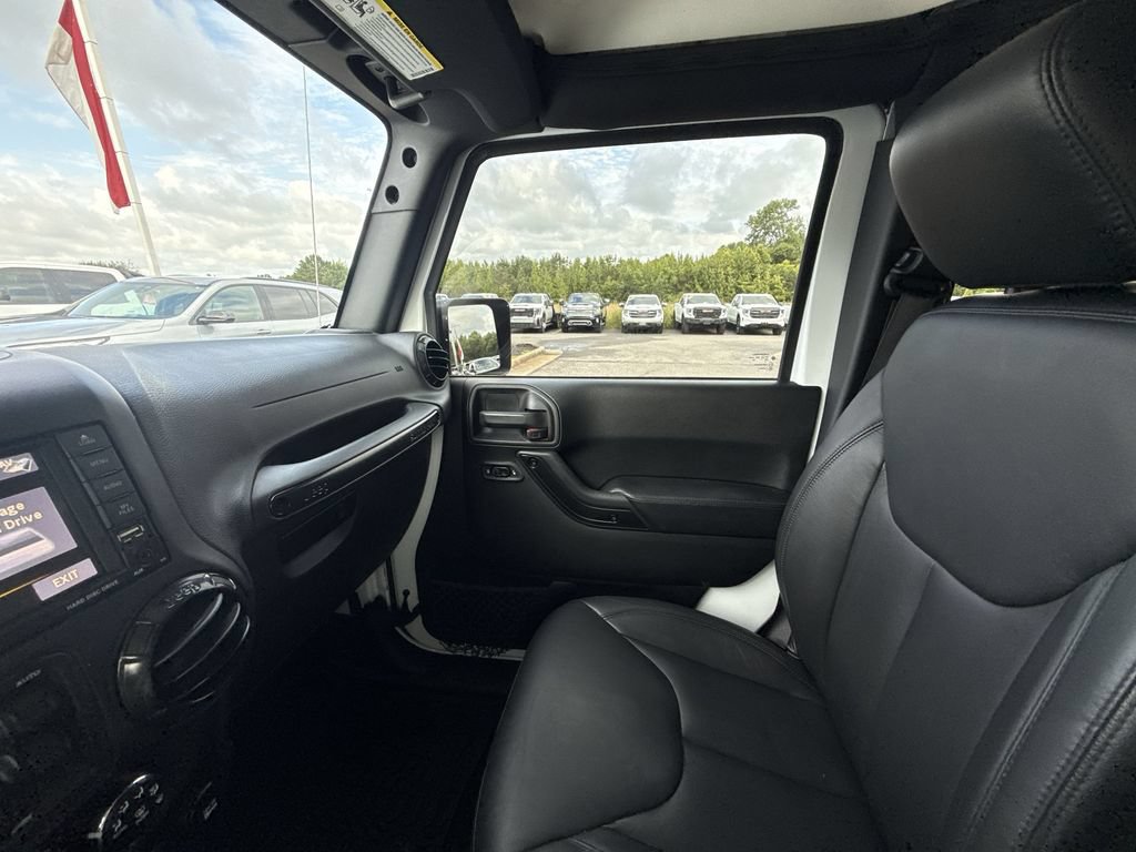 Used 2017 Jeep Wrangler Unlimited Sahara AWD/4WD image 15