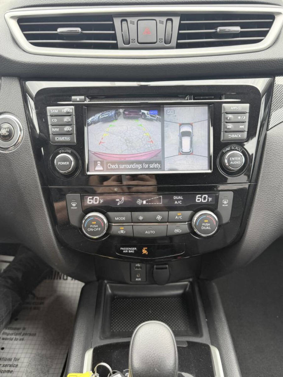 Used 2016 Nissan Rogue SL w/ SL Premium Package image 16