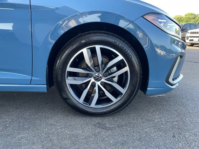 Used 2025 Volkswagen Jetta SE FWD image 34