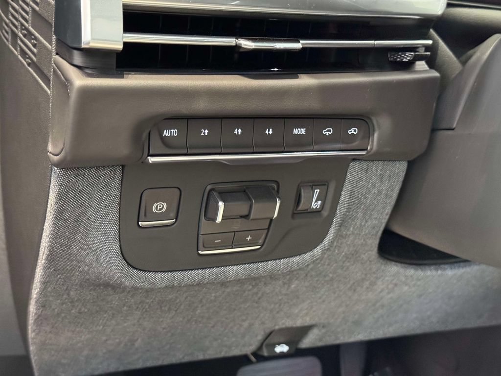 Used 2026 Cadillac Escalade ESV Platinum Sport w/ LPO, Floor Liner Package AWD/4WD image 30