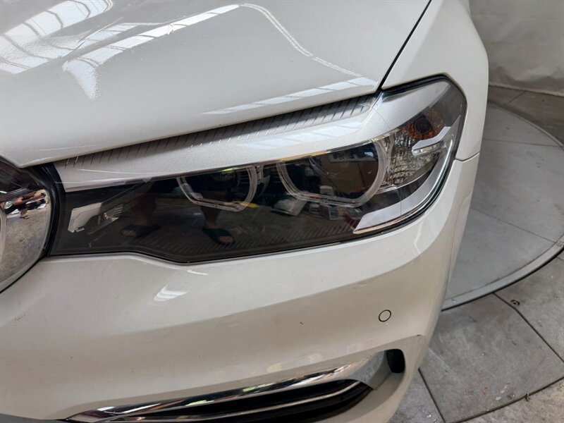 Used 2018 BMW 530e w/ Premium Package 2 RWD image 19