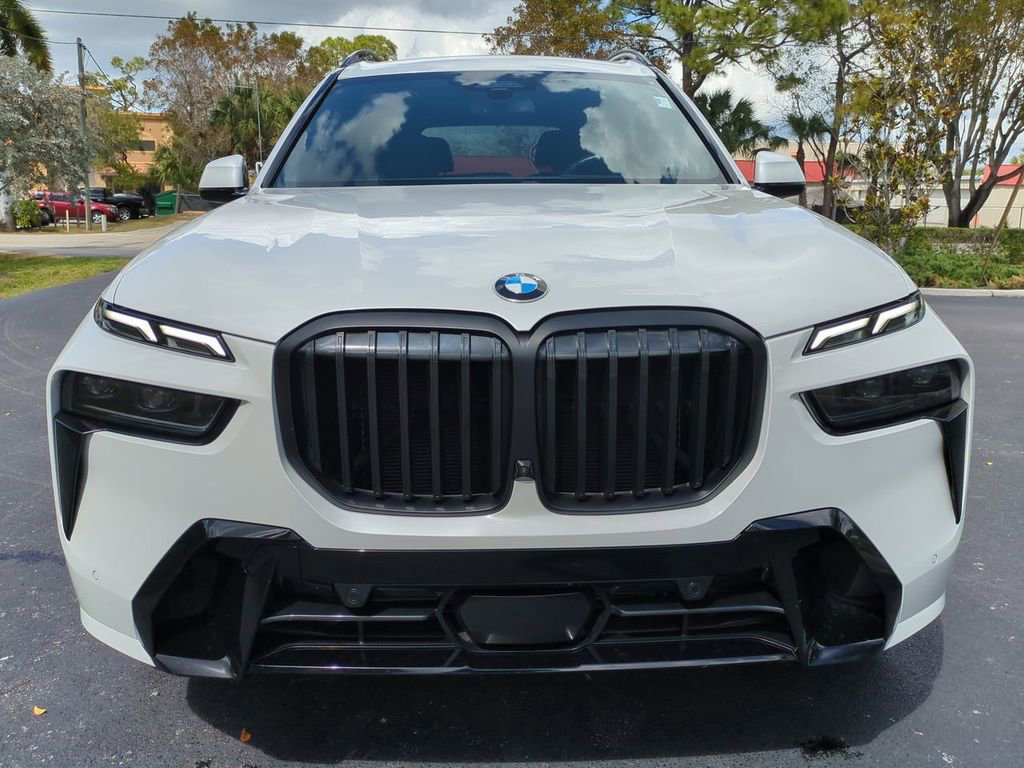 Used 2024 BMW X7 xDrive40i w/ Executive Package image 9