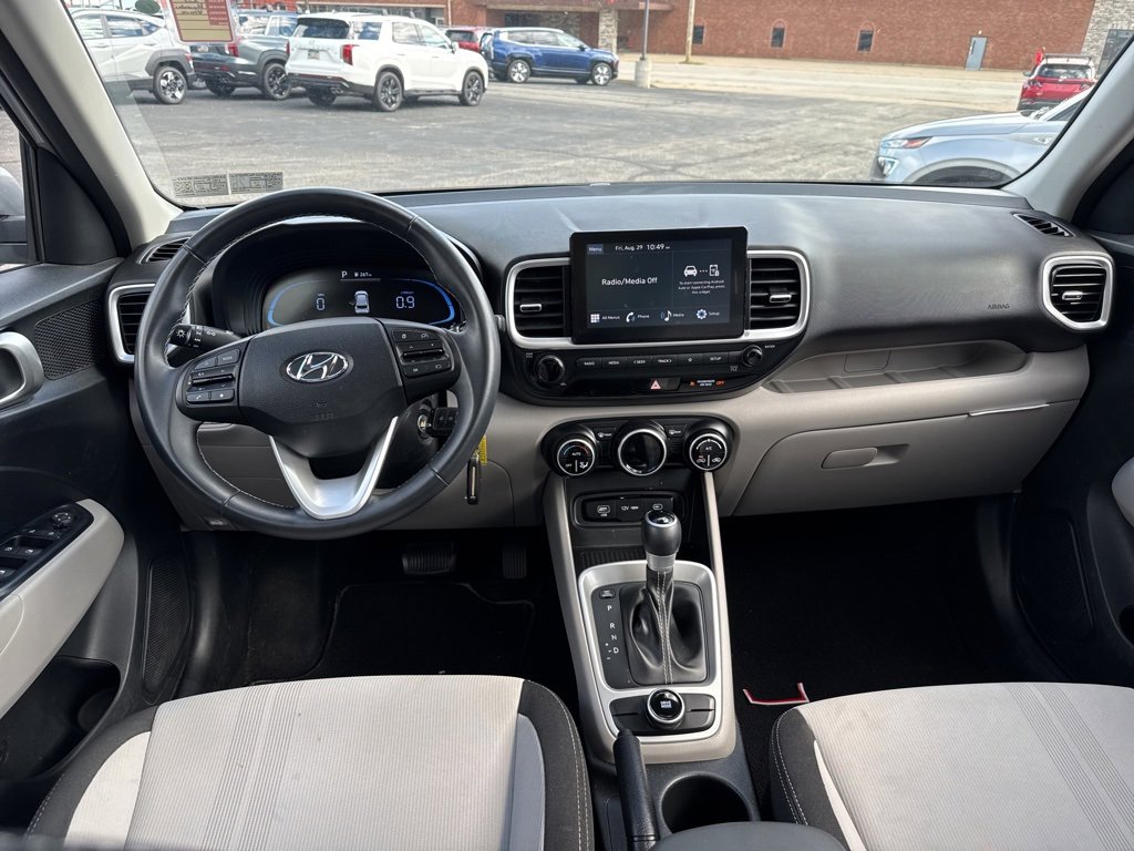Used 2023 Hyundai Venue SEL image 17