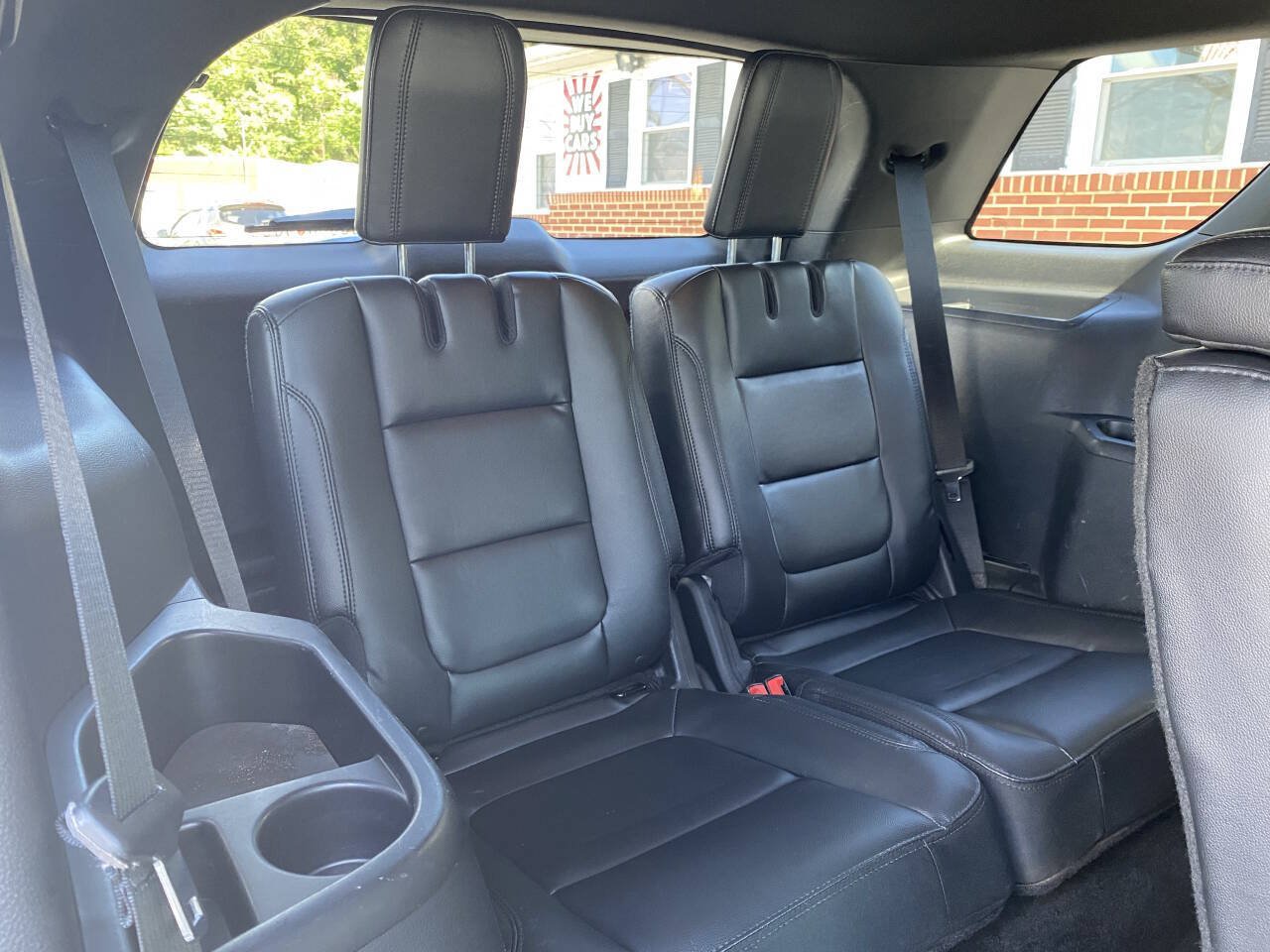 Used 2017 Ford Explorer XLT w/ Equipment Group 202A AWD/4WD image 24