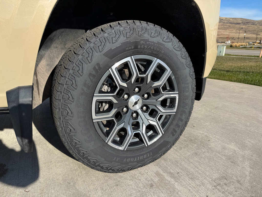 Used 2023 Chevrolet Colorado Z71 w/ Z71 Convenience Package 2 image 2