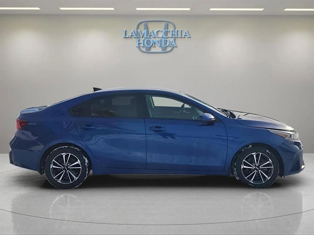 Used 2022 Kia Forte LXS image 2