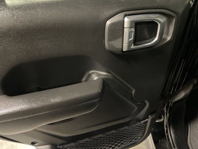 Used 2023 Jeep Wrangler Unlimited Rubicon w/ Cold Weather Group AWD/4WD image 32