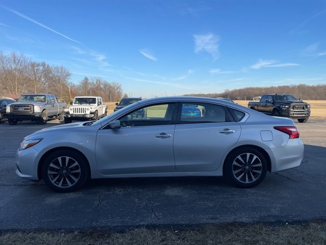 Used 2017 Nissan Altima 2.5 SV image 4