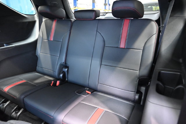 New 2027 Chevrolet Traverse RS w/ LPO, Floor Liner Package AWD/4WD image 12