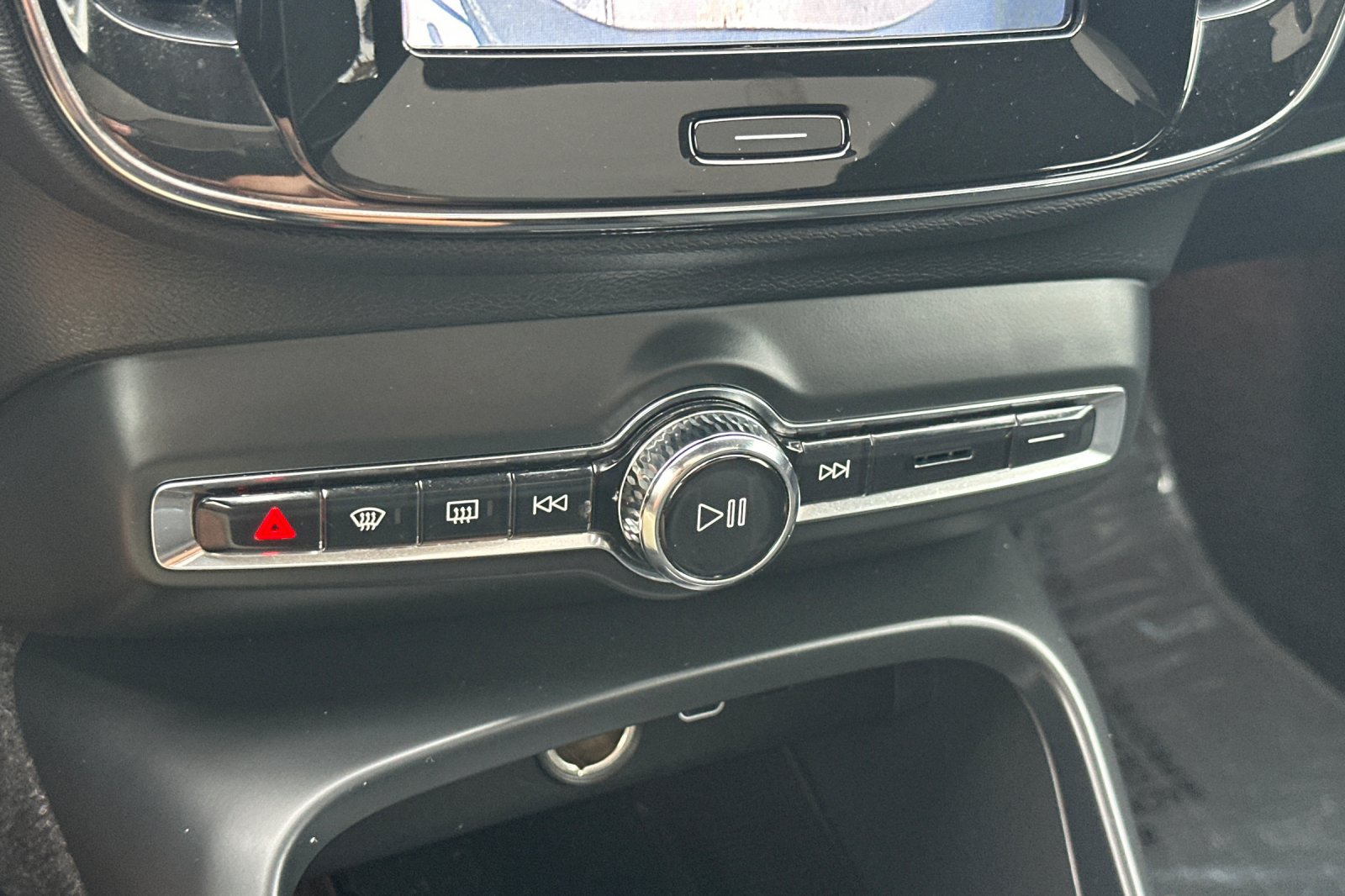 Certified 2023 Volvo C40 P8 Recharge Plus AWD/4WD image 24