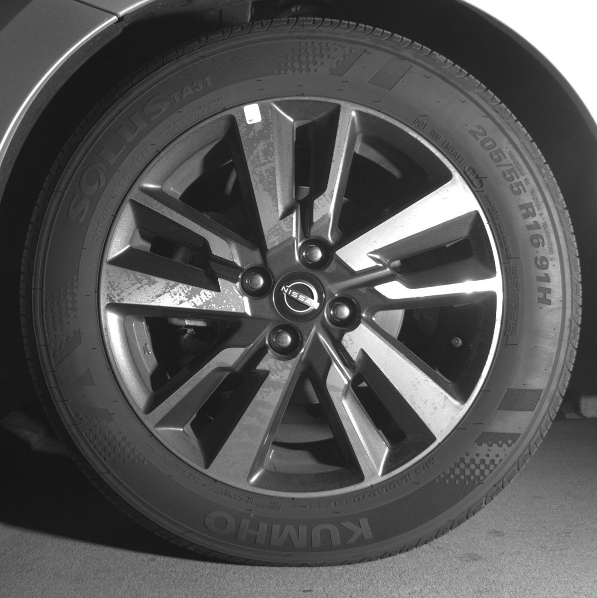 Used 2025 Nissan Versa SV image 9