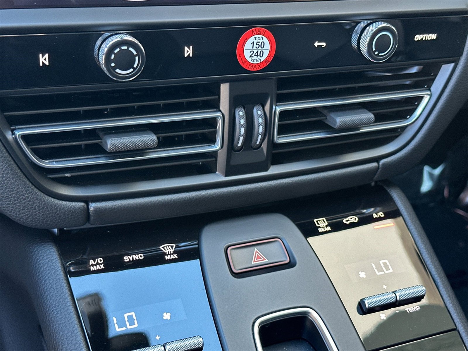 Used 2025 Porsche Macan image 24