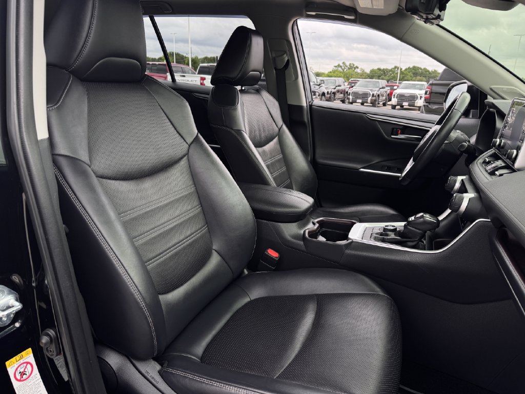 Used 2019 Toyota RAV4 Limited w/ Advanced Technology Package AWD/4WD image 27