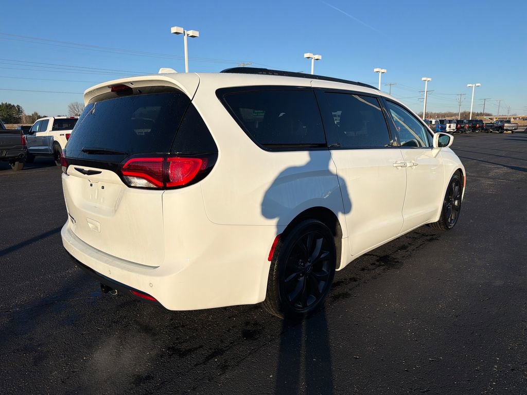Used 2019 Chrysler Pacifica Touring-L w/ S Appearance Package image 5