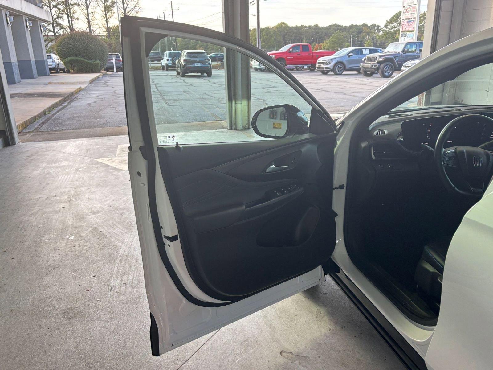 Used 2025 Buick Envista Sport Touring image 20