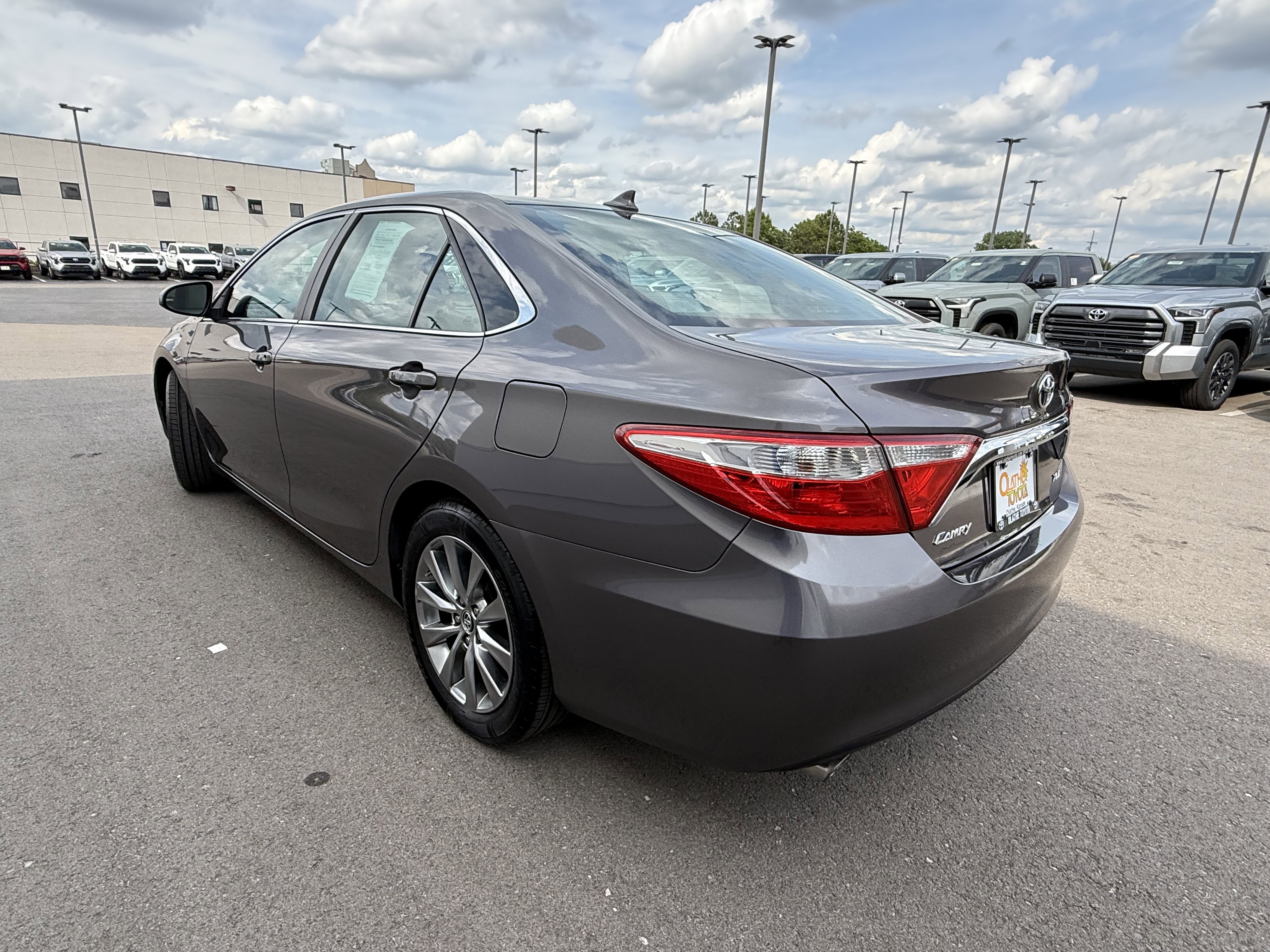 Used 2015 Toyota Camry XLE w/ Advanced Technology Package FWD image 3
