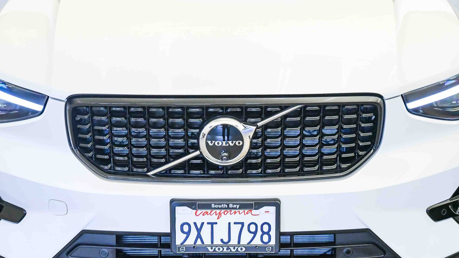 Certified 2026 Volvo XC40 B5 Ultra w/ Climate Package AWD/4WD image 8