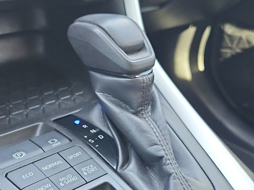 Used 2021 Toyota RAV4 LE AWD/4WD image 20