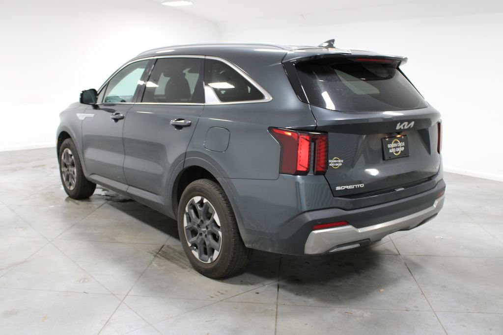 Used 2024 Kia Sorento S image 7