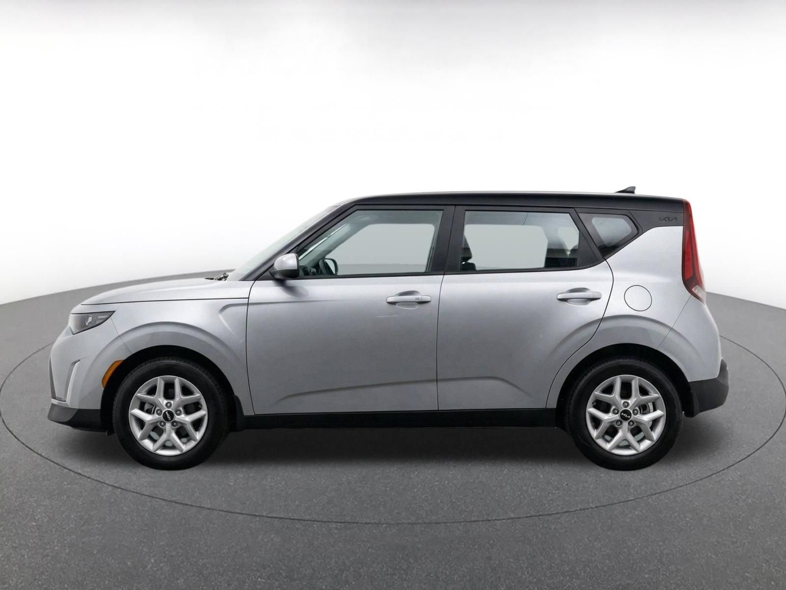 Used 2025 Kia Soul LX w/ LX Technology Package FWD image 4