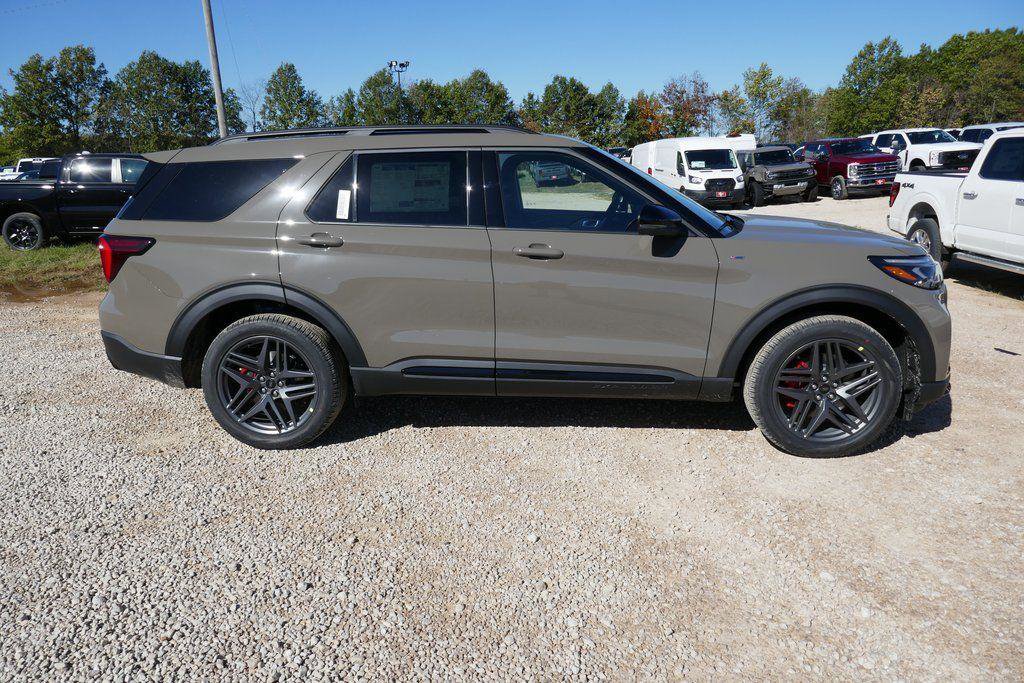 New 2026 Ford Explorer ST-Line w/ ST-Line Street Pack image 3