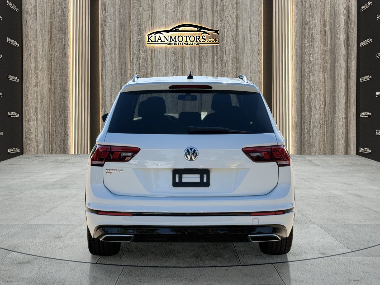 Used 2019 Volkswagen Tiguan SEL R-Line FWD image 9