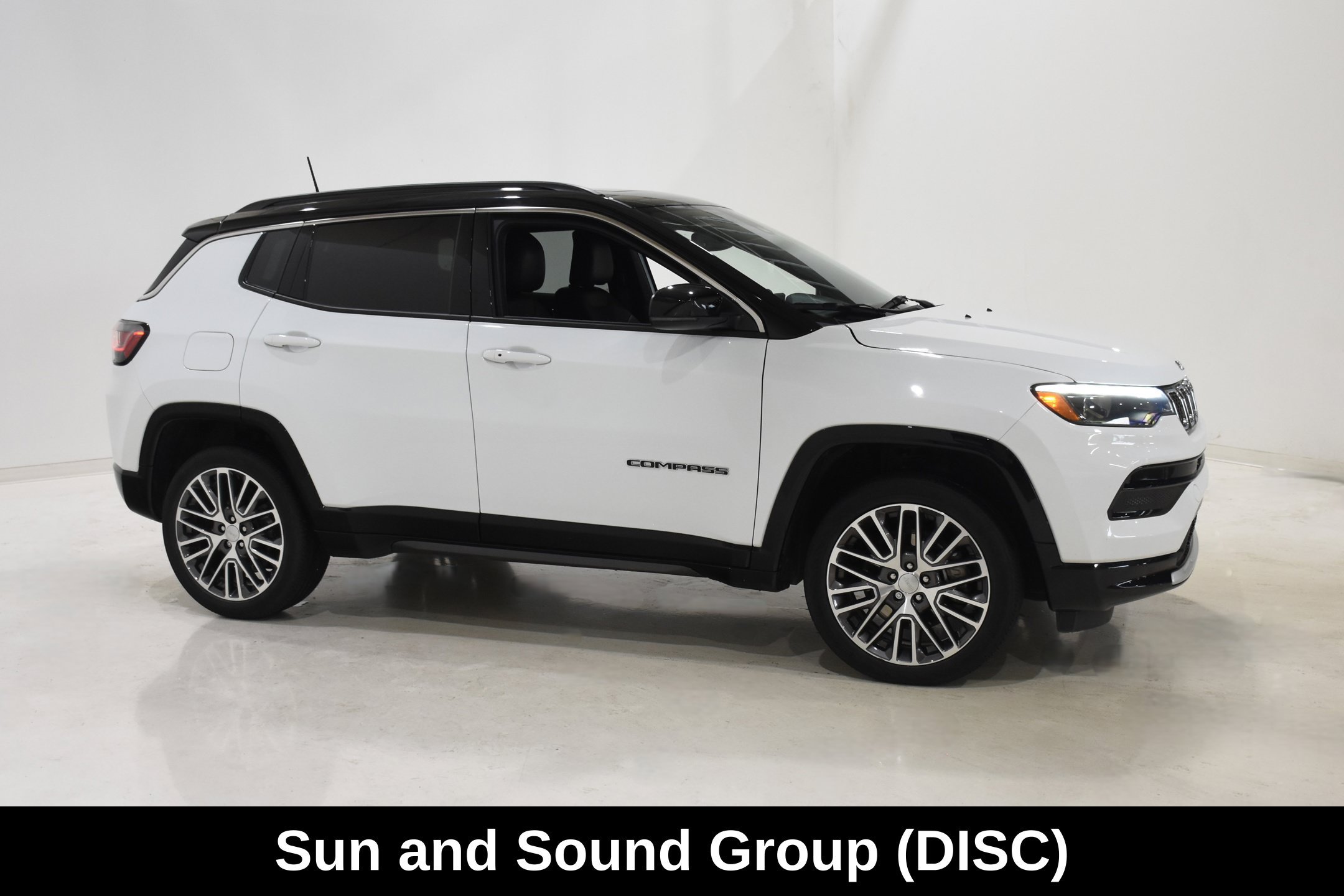 Used 2023 Jeep Compass Limited w/ Elite Group AWD/4WD image 3