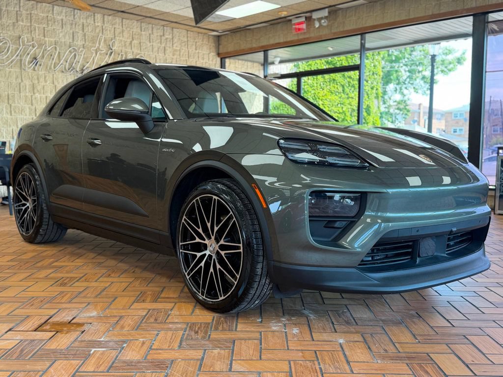 Used 2024 Porsche Macan 4 Electric AWD/4WD image 10