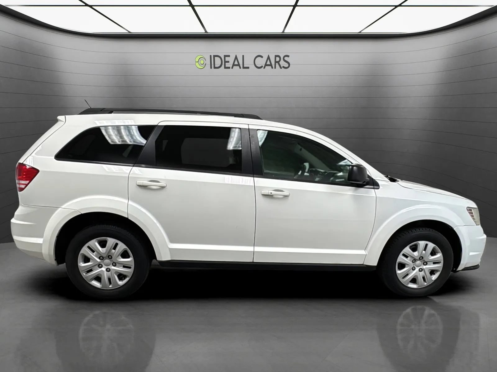 Used 2017 Dodge Journey SE FWD image 4