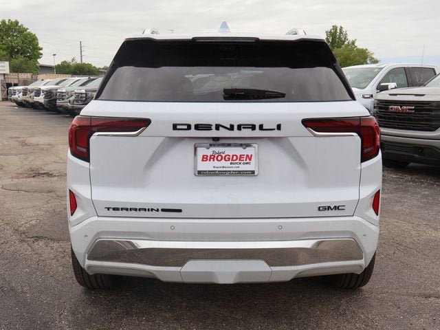 New 2026 GMC Terrain Denali w/ LPO, Black Badging Package AWD/4WD image 6