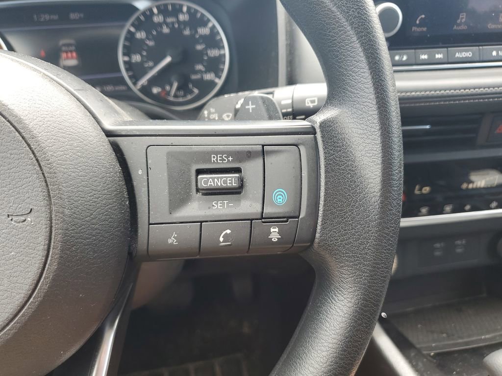 Used 2024 Nissan Rogue SV image 30