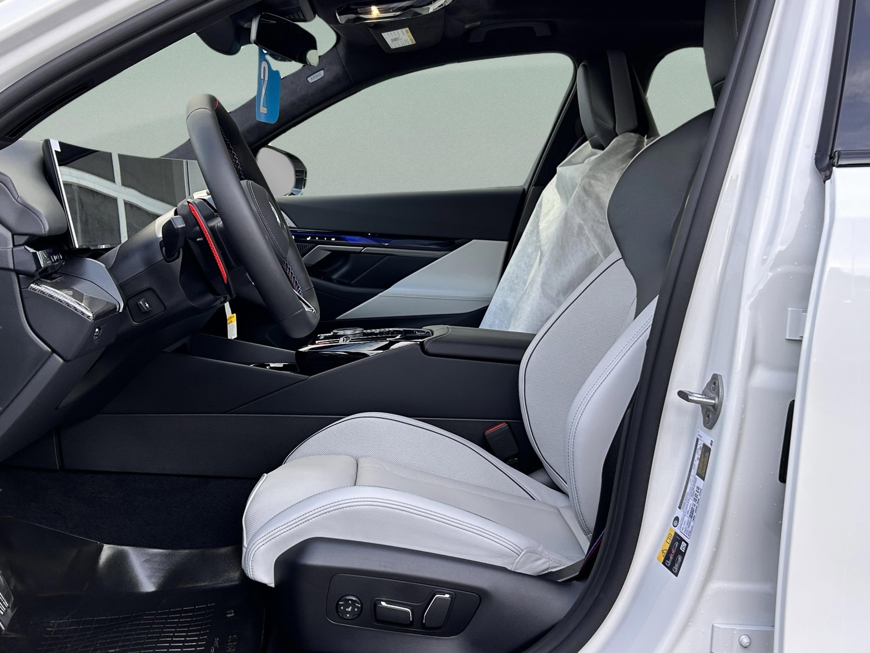 Used 2026 BMW M5 w/ Executive Package AWD/4WD image 25