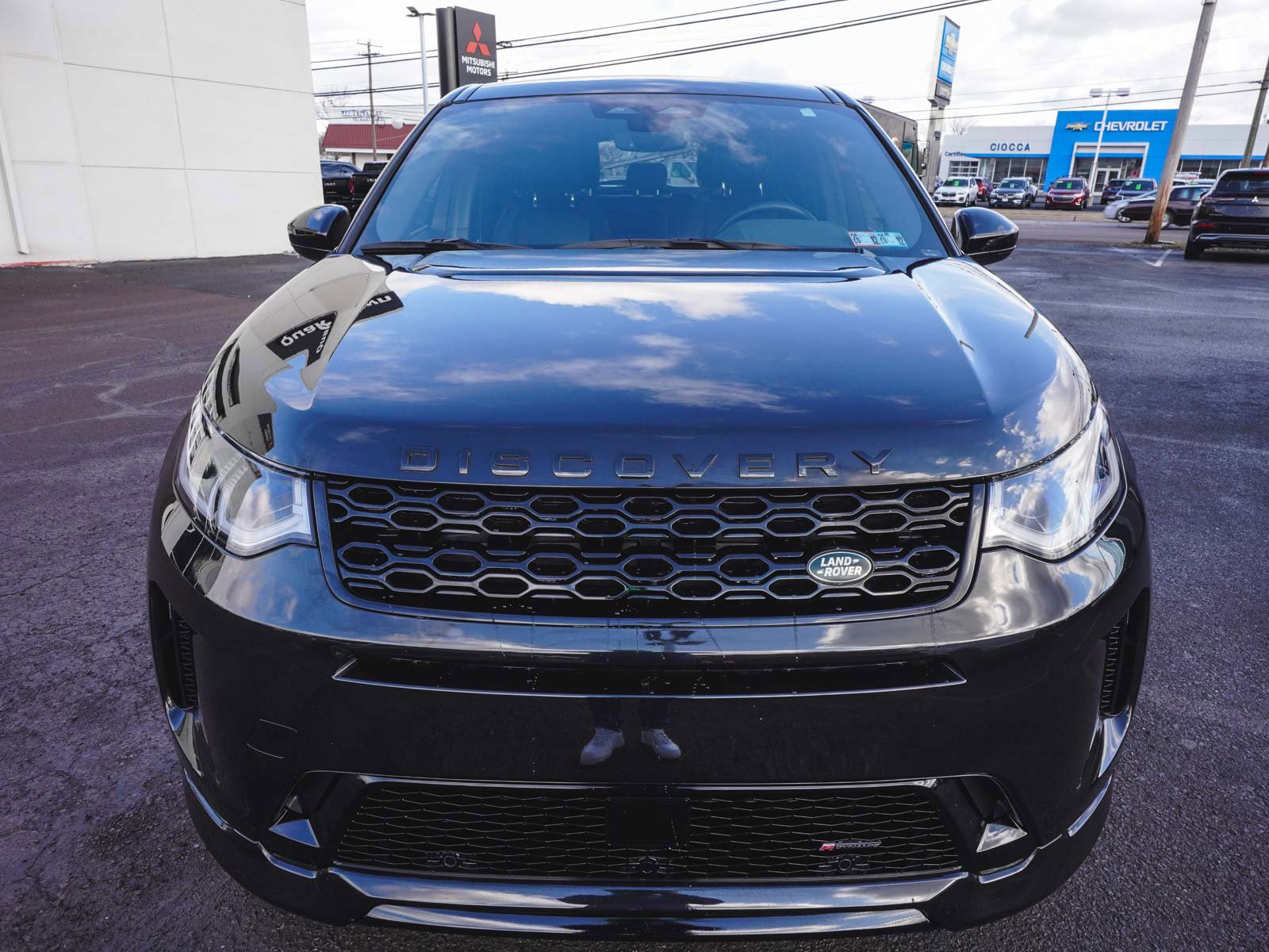 Used 2023 Land Rover Discovery Sport SE R-Dynamic image 2