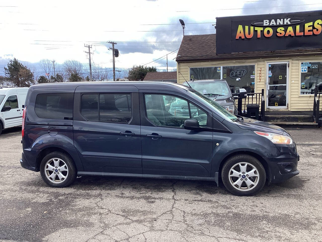 Used 2014 Ford Transit Connect XLT image 1