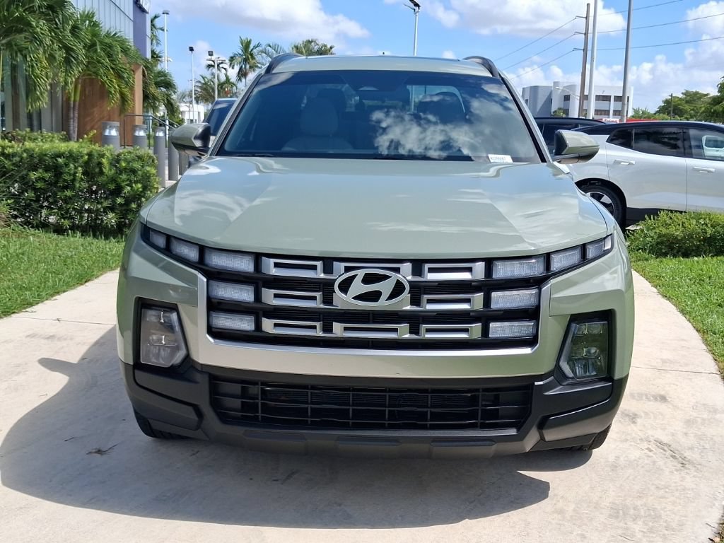Used 2025 Hyundai Santa Cruz SEL FWD image 2