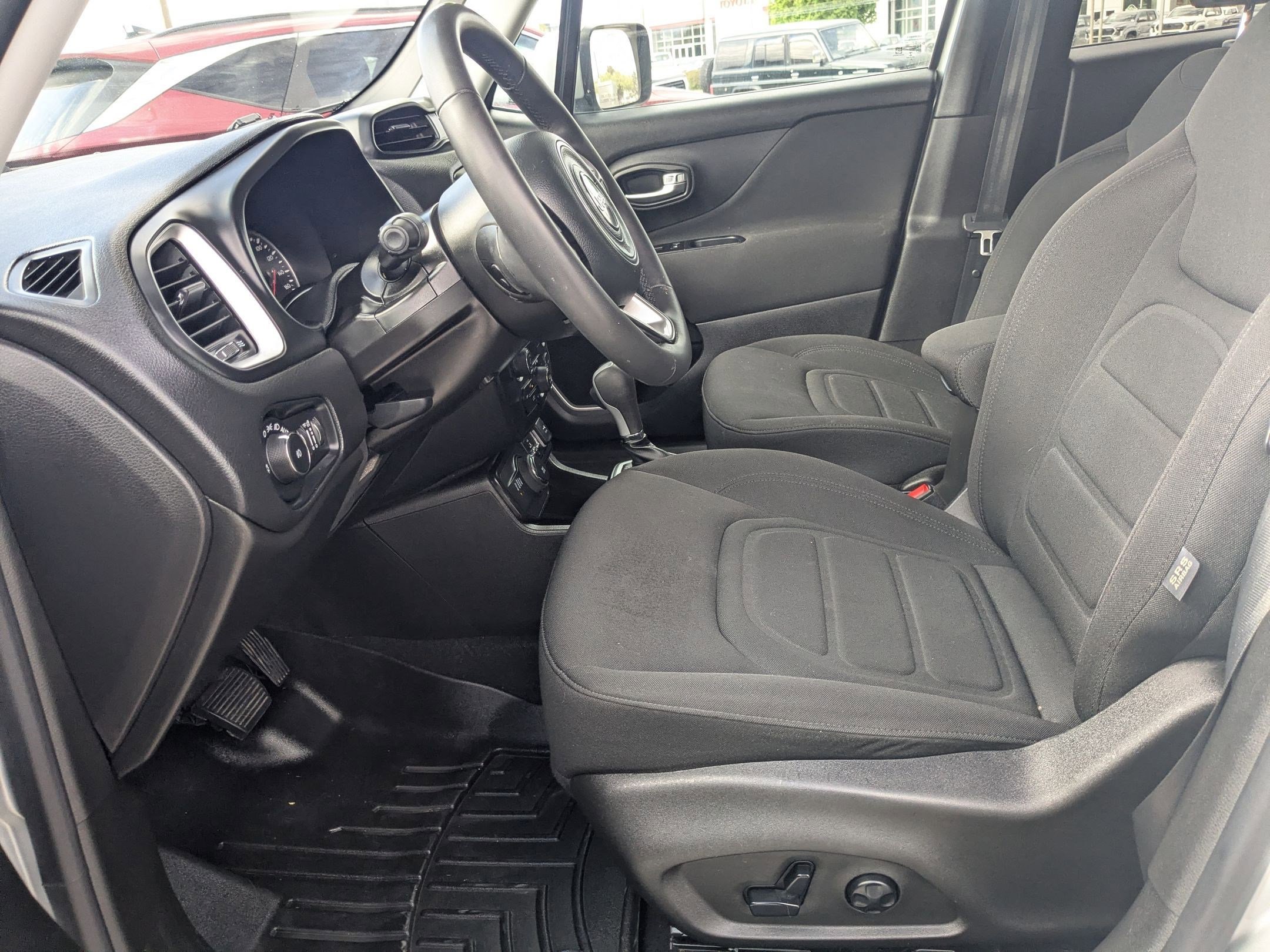 Used 2020 Jeep Renegade Latitude w/ Popular Equipment Group image 16