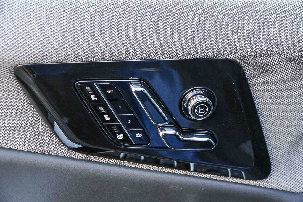 New 2026 Cadillac Optiq Luxury 2 image 21