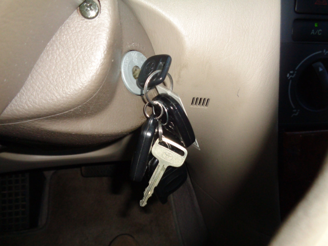 Used 2004 Toyota Corolla LE image 21