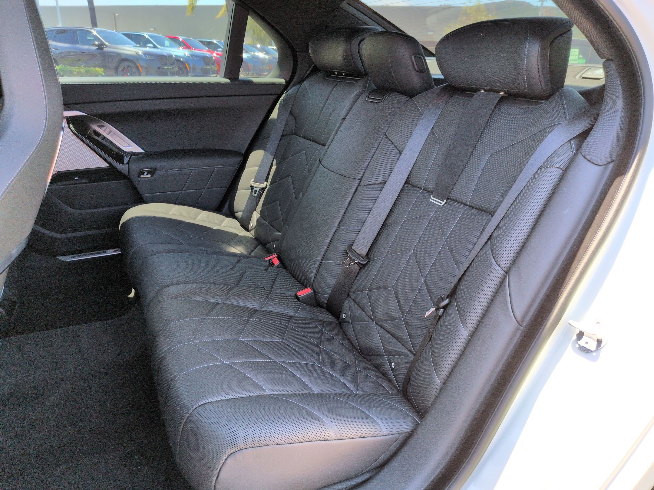 Certified 2025 BMW i7 xDrive60 AWD/4WD image 31