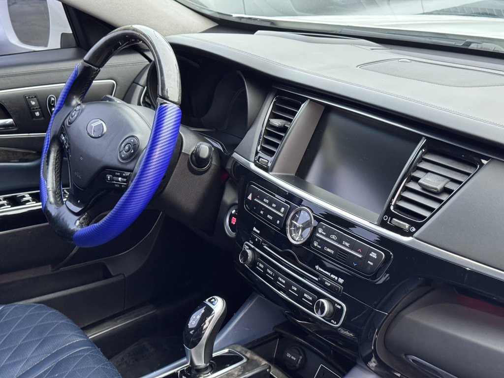 Used 2015 Kia K900 Luxury image 29