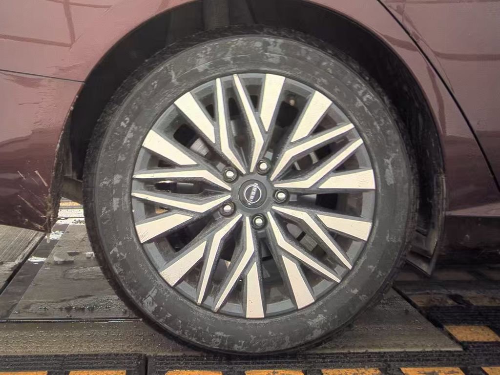 Used 2024 Nissan Altima 2.5 SV image 11