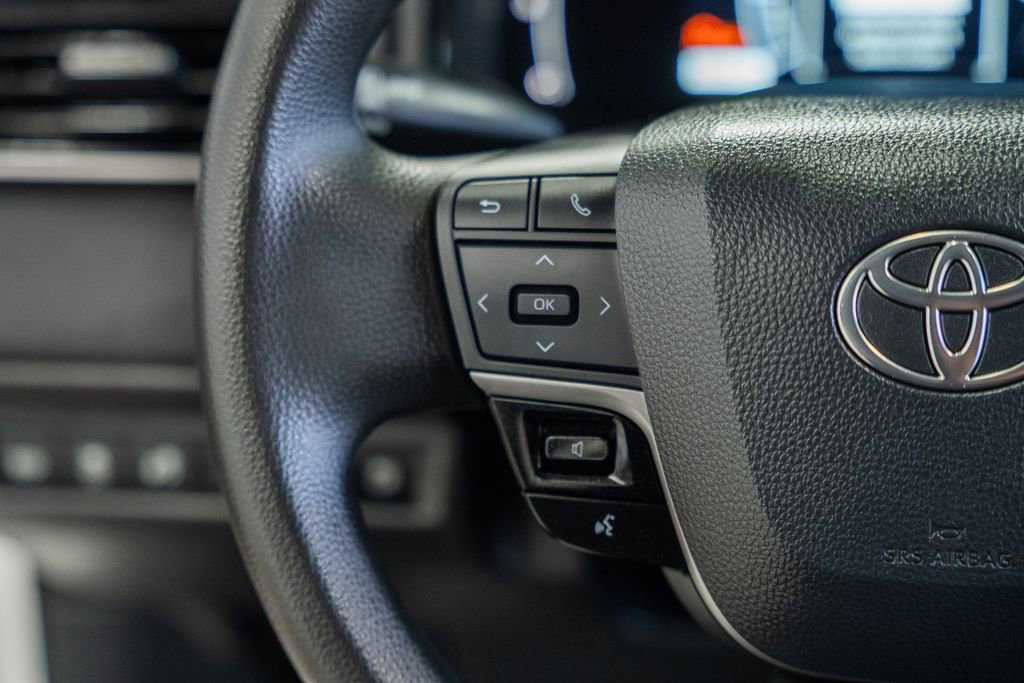 Used 2025 Toyota Camry LE FWD image 25