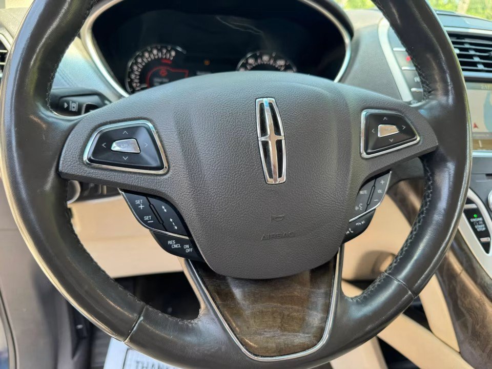 Used 2017 Lincoln MKX Reserve w/ Driver Assistance Package AWD/4WD image 26