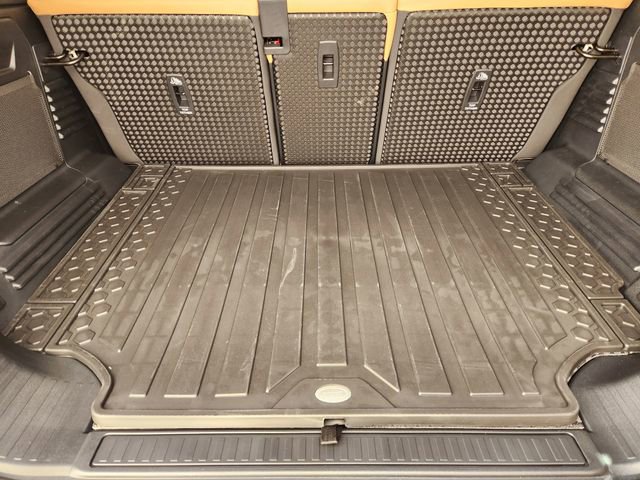 Used 2026 Land Rover Defender 110 S image 22