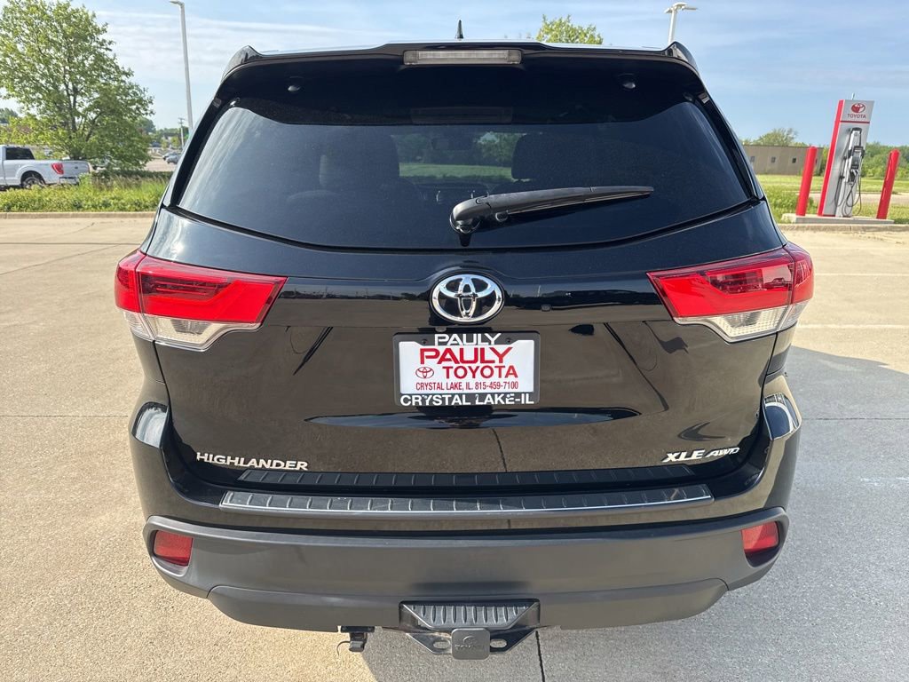 Certified 2017 Toyota Highlander XLE AWD/4WD image 4