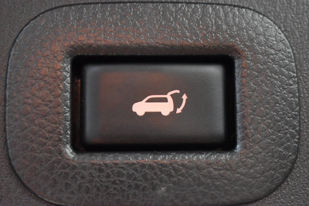 Used 2019 Nissan Armada Platinum w/ Captain's Chairs Package AWD/4WD image 46