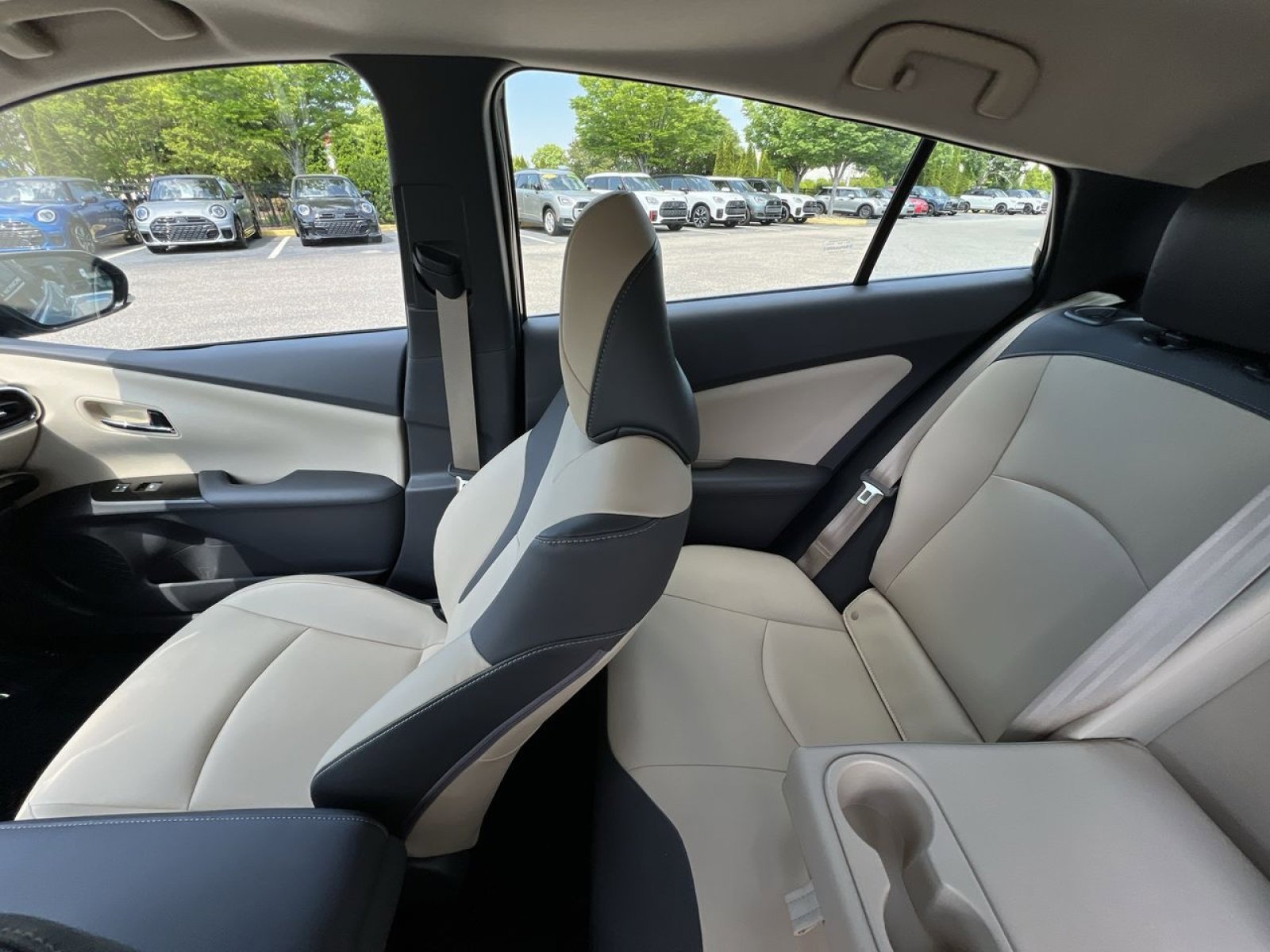 Used 2018 Toyota Prius Four w/ Advanced Technology Package FWD image 3