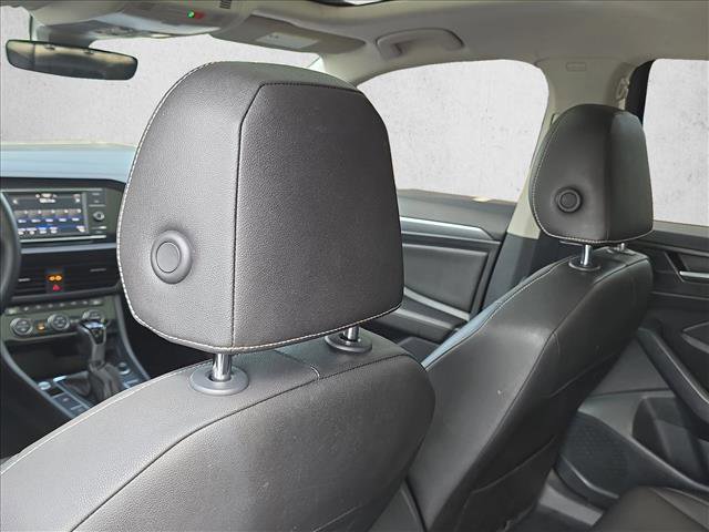 Used 2022 Volkswagen Jetta SE w/ Panoramic Sunroof Package FWD image 18