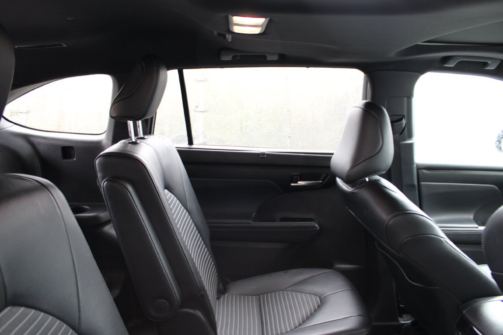 Used 2025 Toyota Highlander XSE AWD/4WD image 22